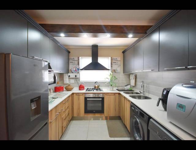 3 BEDROOM APARTMENT FOR SALE IN GOLDEN FIELDS ESTATE